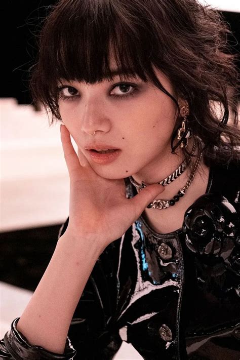 nana komatsu chanel 2017|NANA KOMATSU VISITING THE MÉTIERS D'ART ATELIERS.